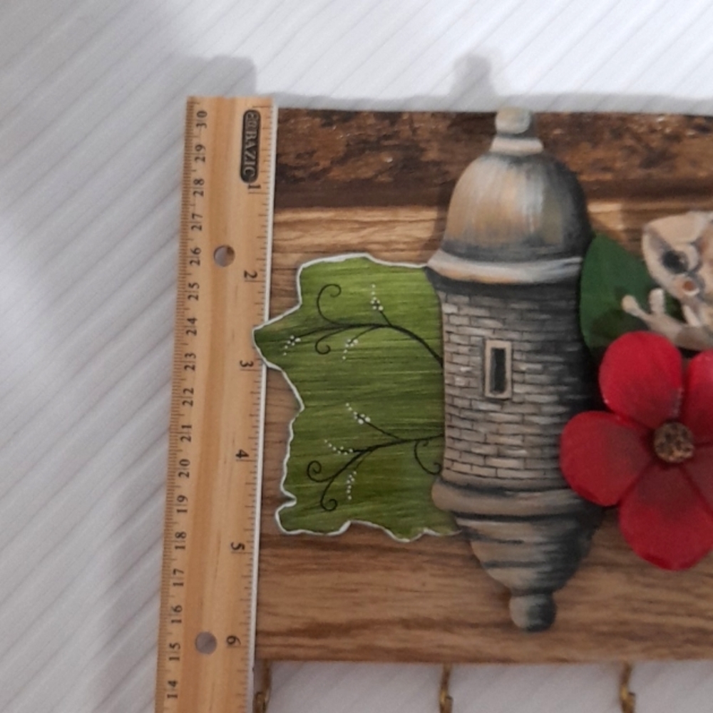 Rustic Wooden Key Holder with Red Flower and Coqui Design - Picture 8 of 11